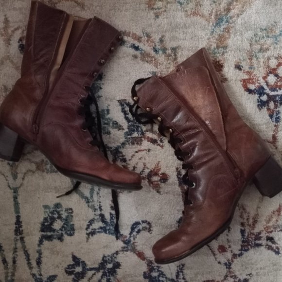 Vintage Naturalizer Brown Lace-Up Boots - Picture 3 of 9